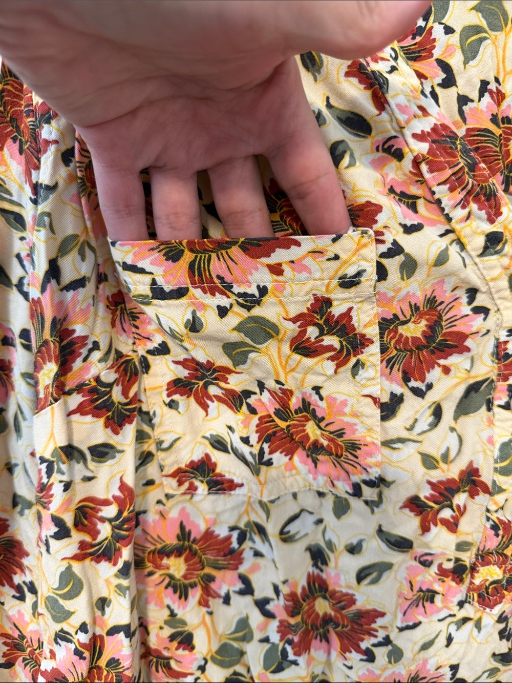đ 004 Torrid Sz 2 Floral Top đ - Picture 7 of 9